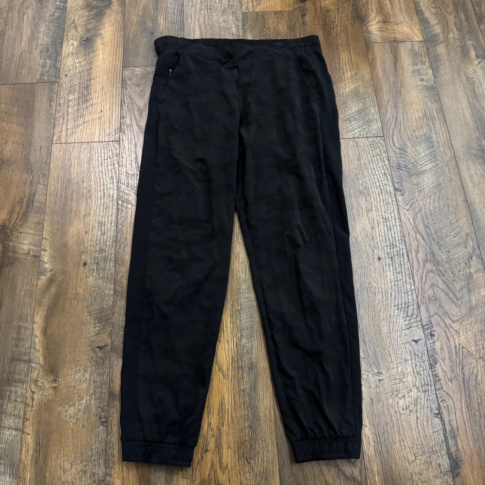 Athleta Brooklyn Camo Jogger Black Camo Pants Size 8 Activewear Yoga Stretch